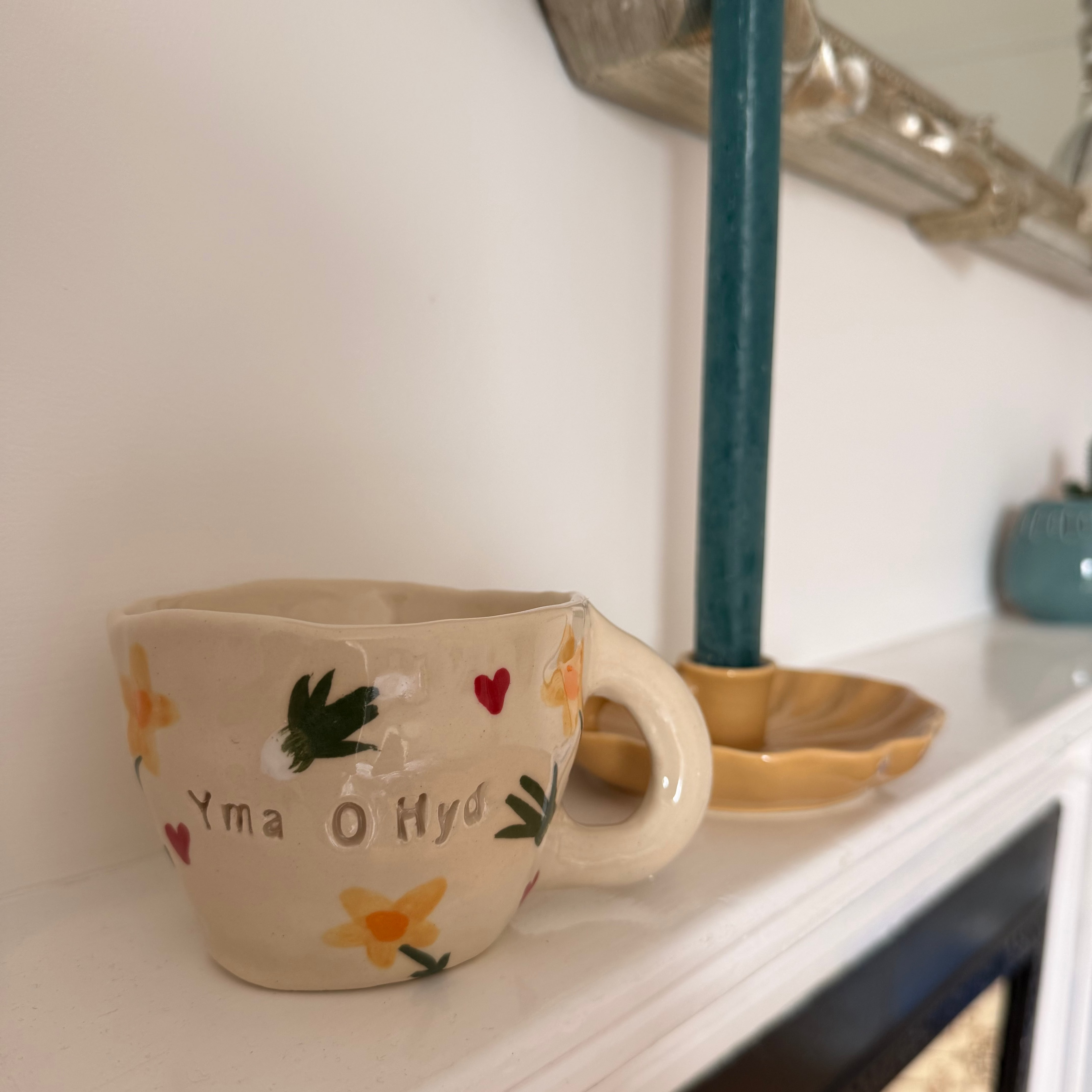 Yma O Hyd Mug