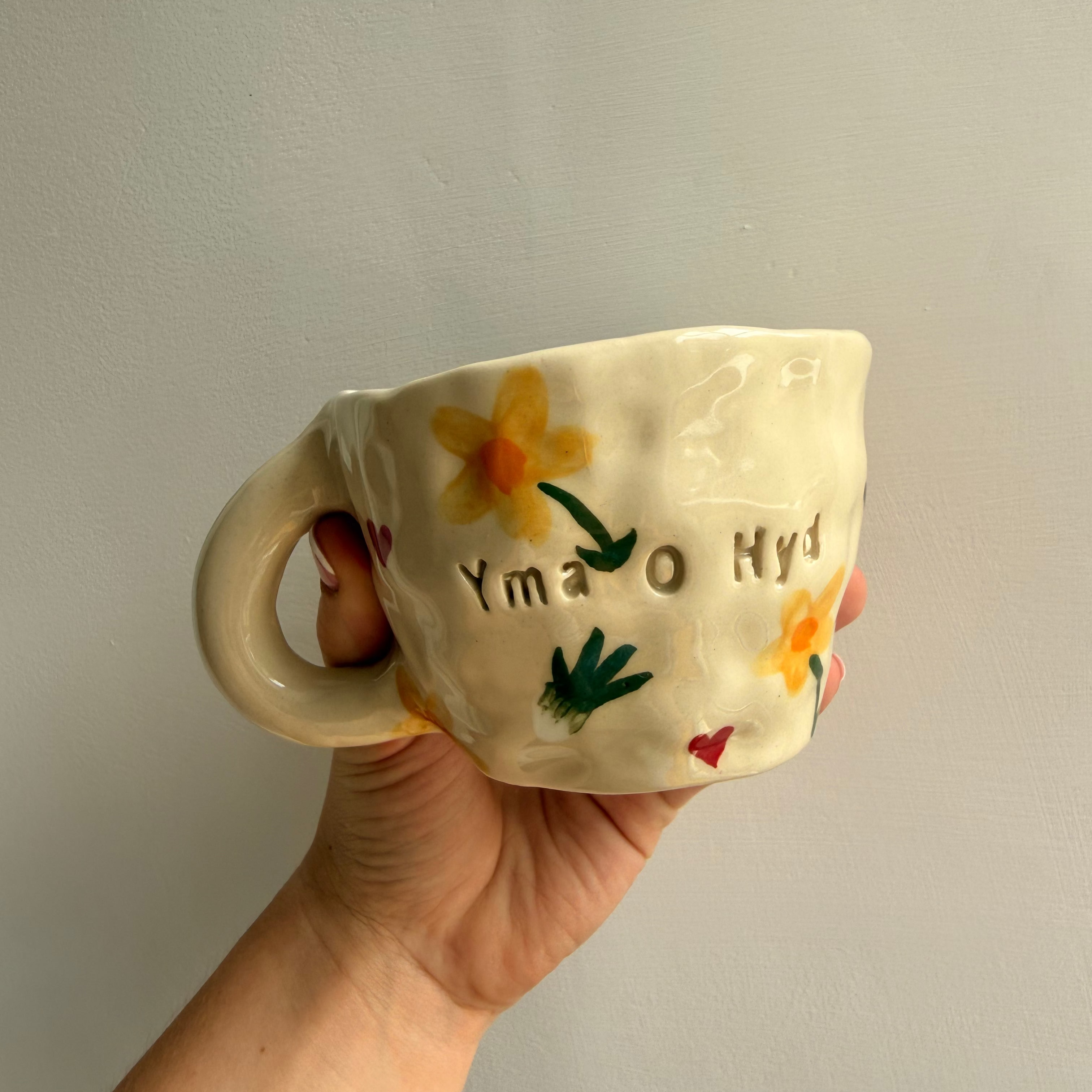 Yma O Hyd Mug