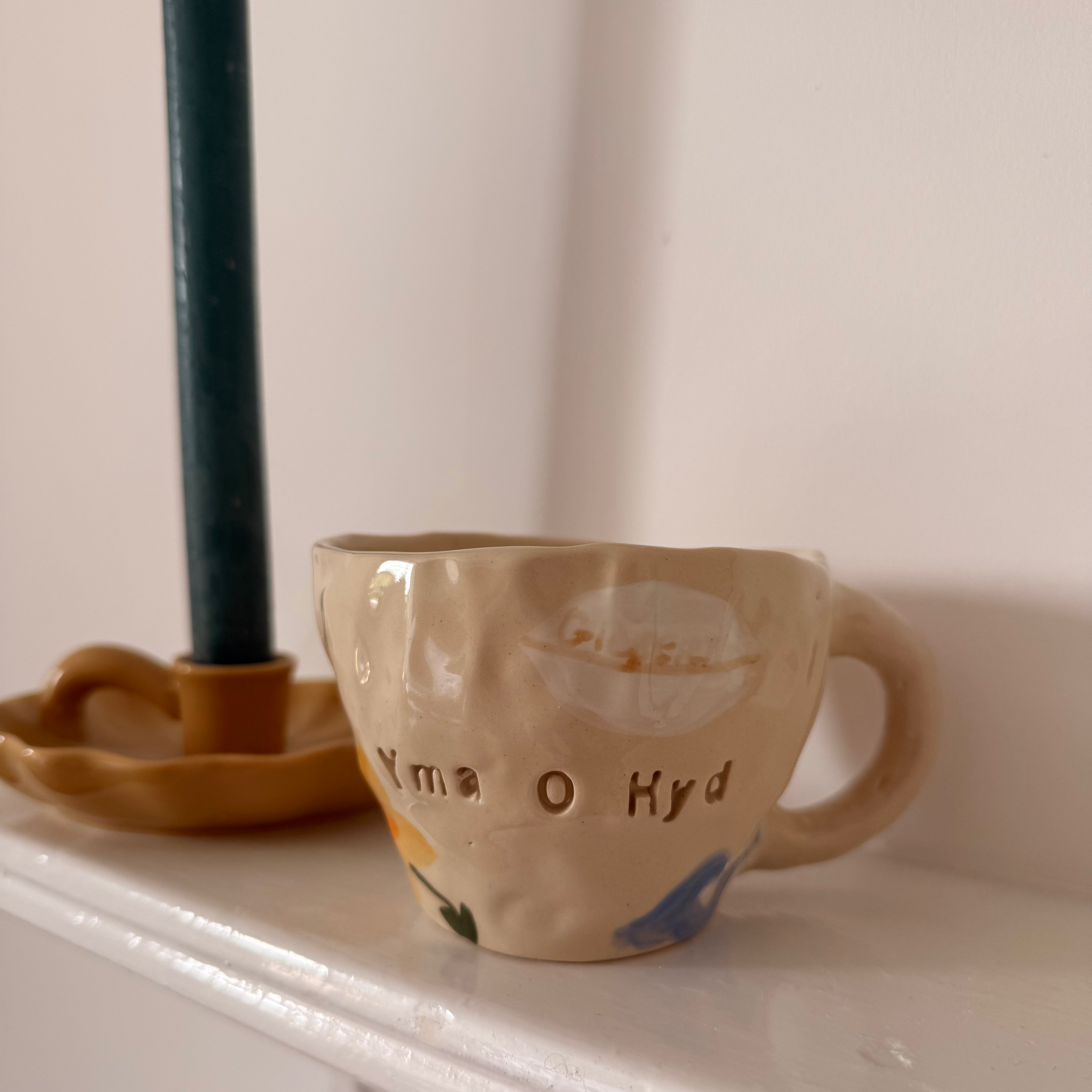 Yma O Hyd Mug